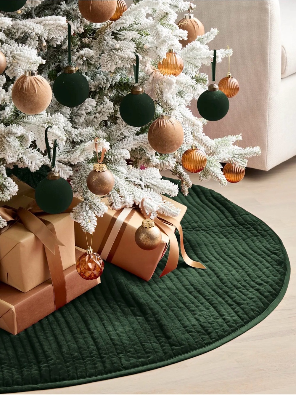 NWOT Deep Green Velvet Quilted Tree Skirt